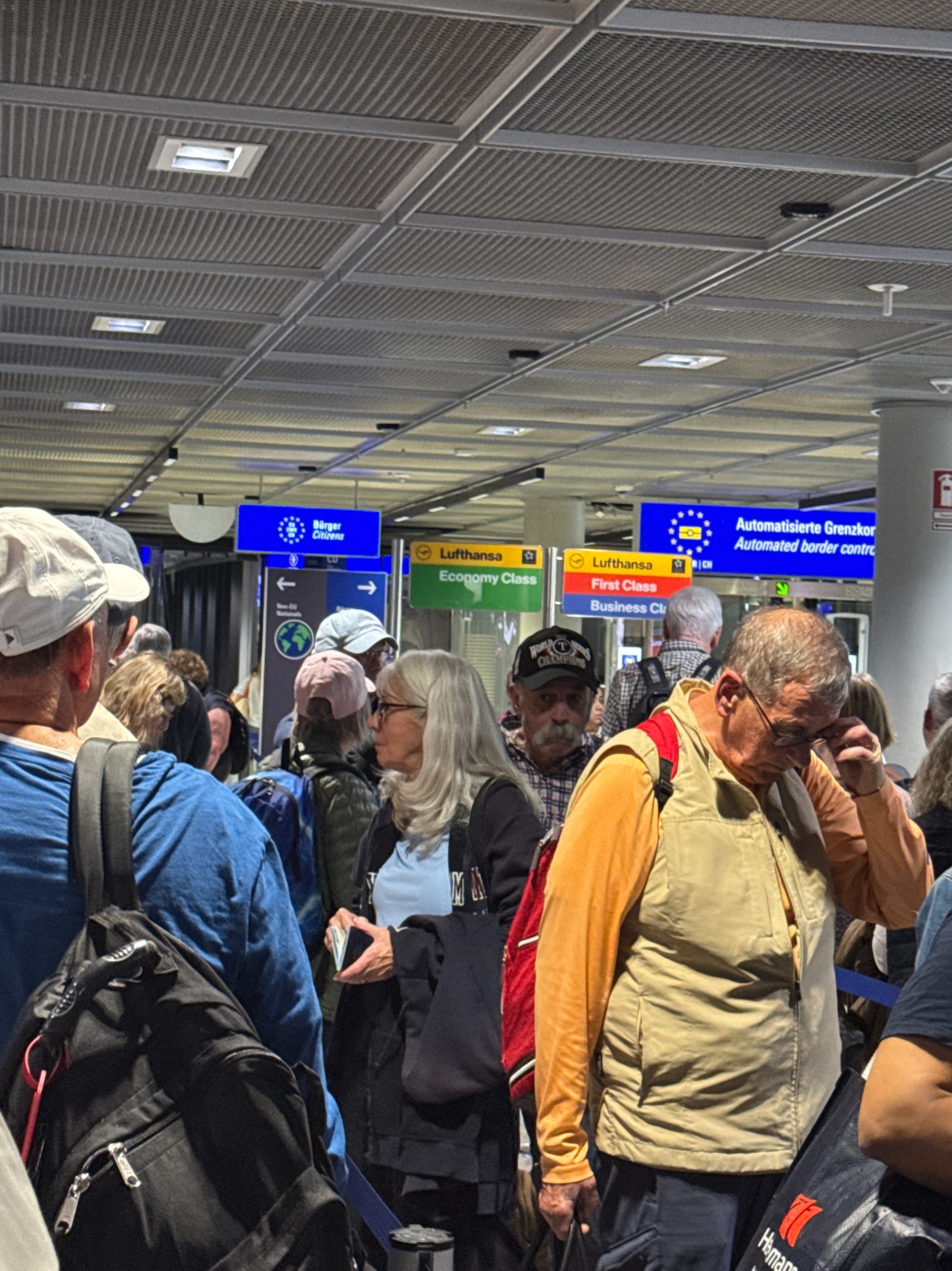 Massive EES line at Frankfurt Z Gates